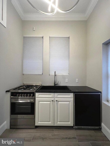 Building Photo - 335 W Girard Ave