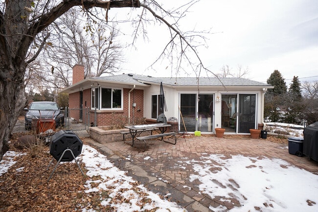 Building Photo - 180 Estes St