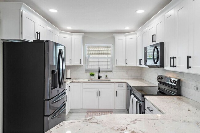 Building Photo - 10511 53rd Ave N