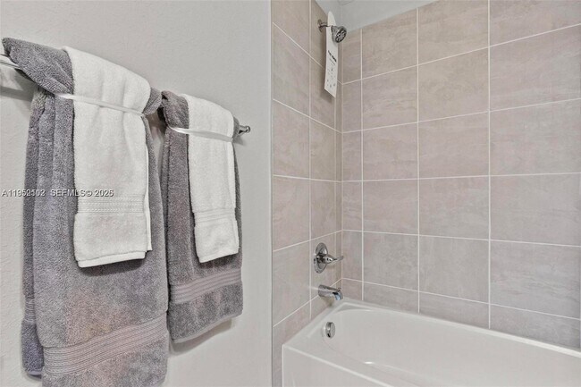 Building Photo - 436 10th Ct