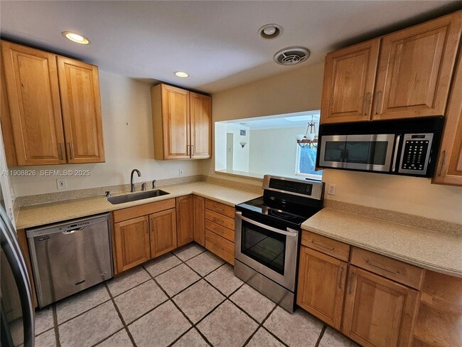 Building Photo - 2016 NE 26th Dr