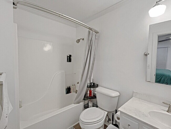 Building Photo - 429 Montgomery St