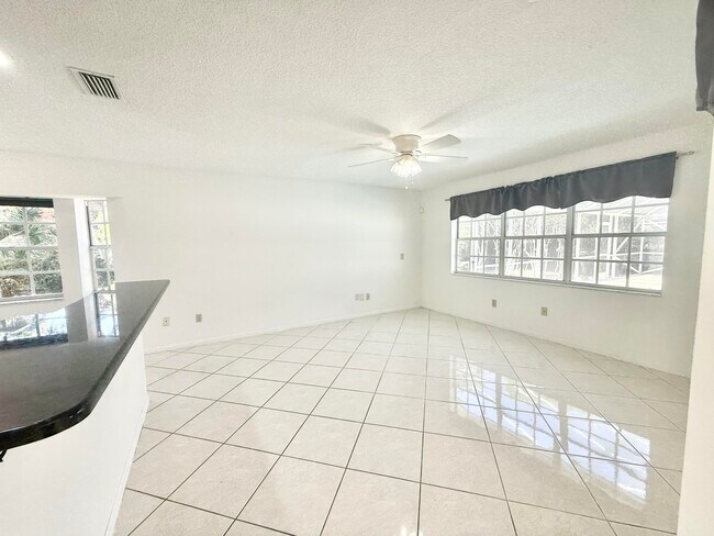 Building Photo - 10579 Pebble Cove Ln
