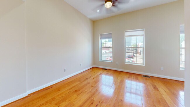 Building Photo - 652 Newton Pl NW