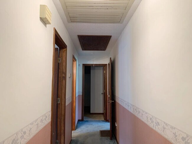 Building Photo - 600 Garrison Rd