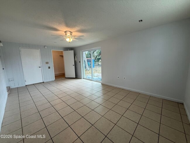 Building Photo - 1218 Willow Ln