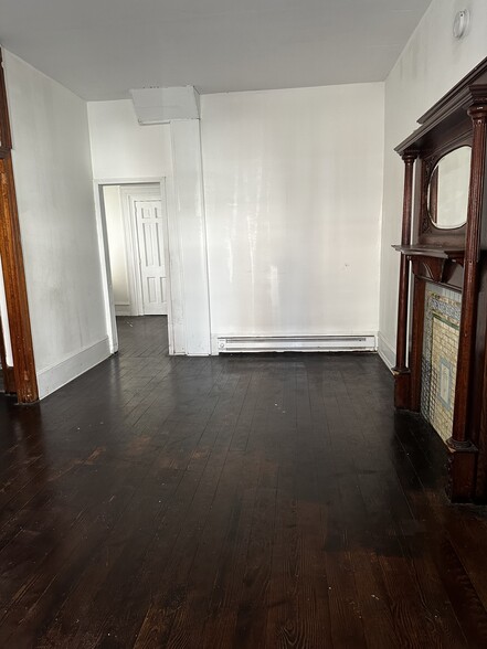 Living room - 918 W Marshall St