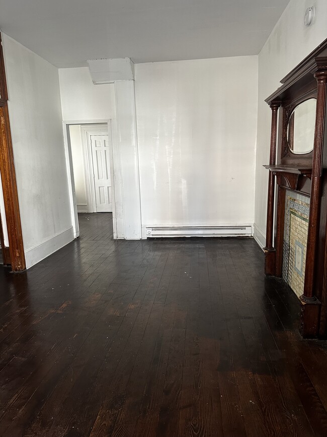 Living room - 918 W Marshall St