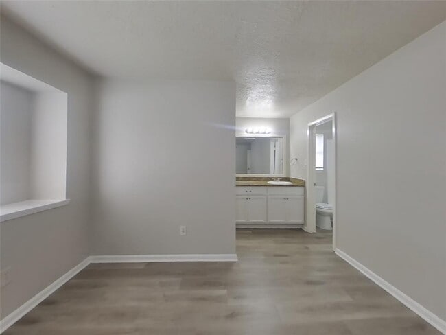 Building Photo - 1391 Tenderden Dr