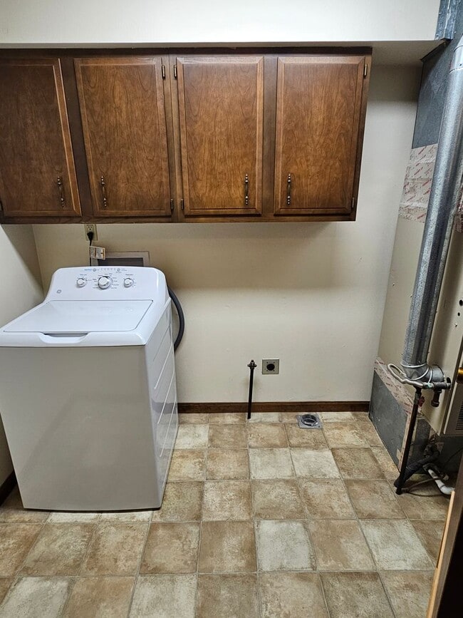 Building Photo - Two Bedroom Condo