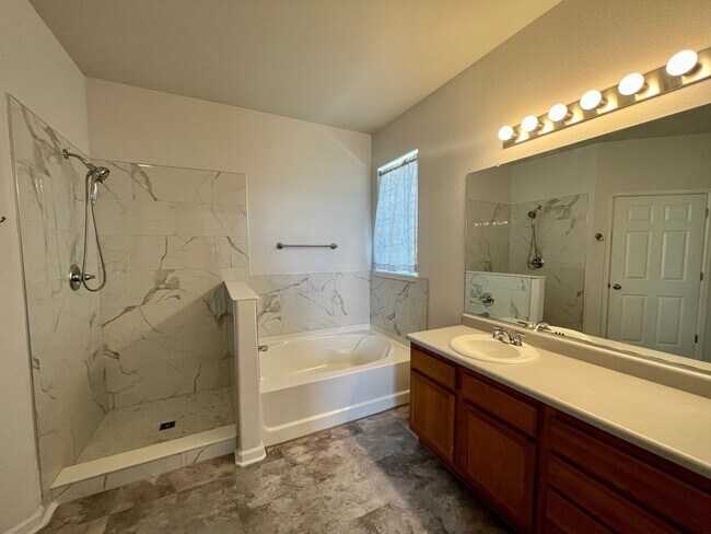 Building Photo - 3758 Ponderosa Ct