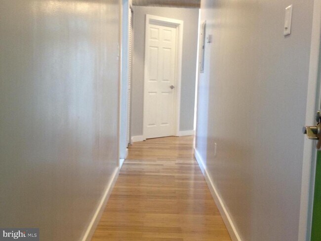 Building Photo - 503 S 52nd St