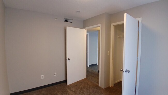 Building Photo - 60 Miller Ave SW