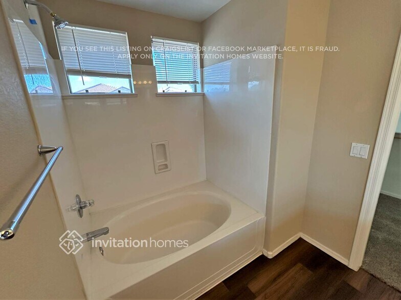 Building Photo - 3844 W Fallen Leaf Ln