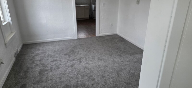 Building Photo - 1831 S Westmoreland Ave