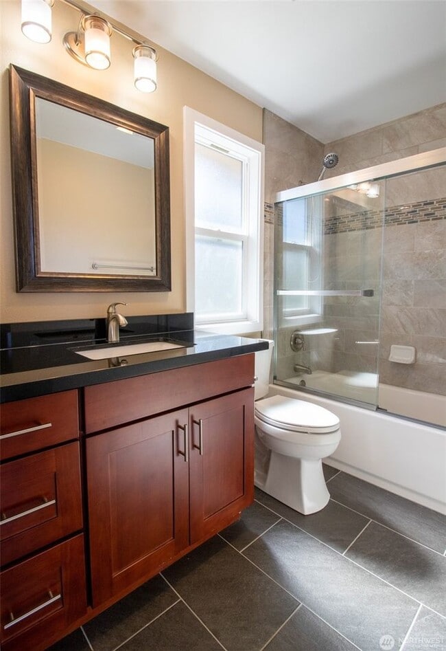Building Photo - 4Bd/3.5Ba Bellevue Home