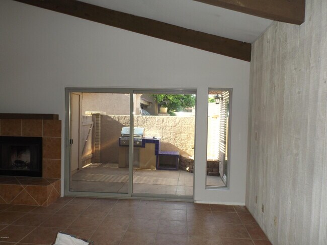 Building Photo - 2705 E Cactus Rd