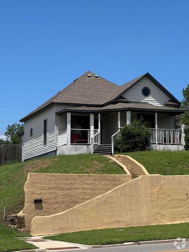 Building Photo - 602 E Randolph Ave