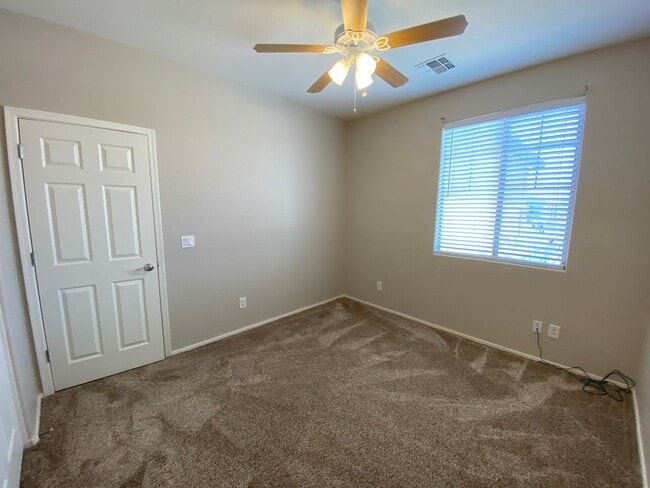 Building Photo - Exceptional 4BR/2BA Home in Magma Ranch! T...