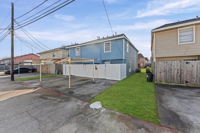 Building Photo - 12206 Ormandy St