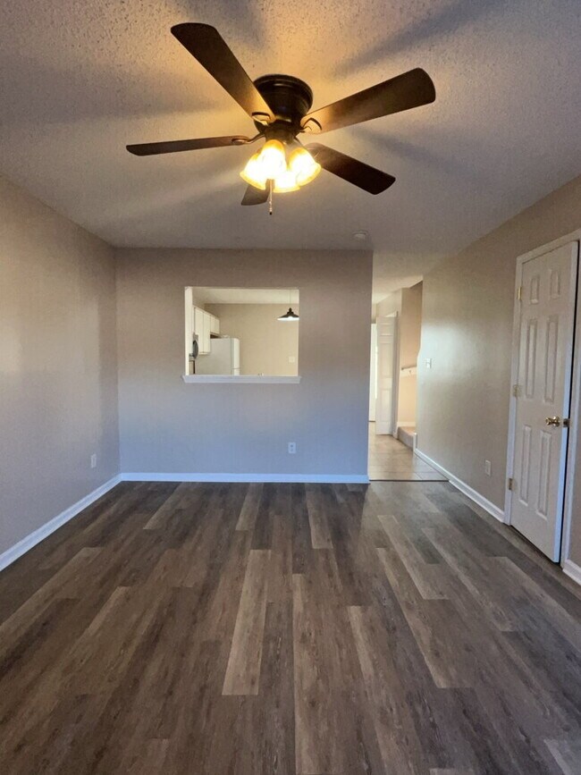 Building Photo - 809 Timberlake Trail