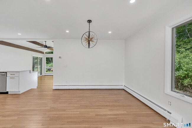Building Photo - 48 Crestwood Rd