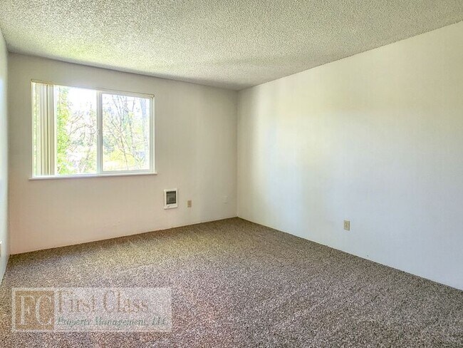 Building Photo - 3618 SW Beaverton Hillsdale Hwy