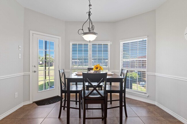 Building Photo - 7016 Playa