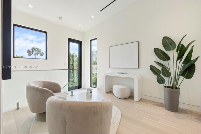 Building Photo - 536 W 51st St