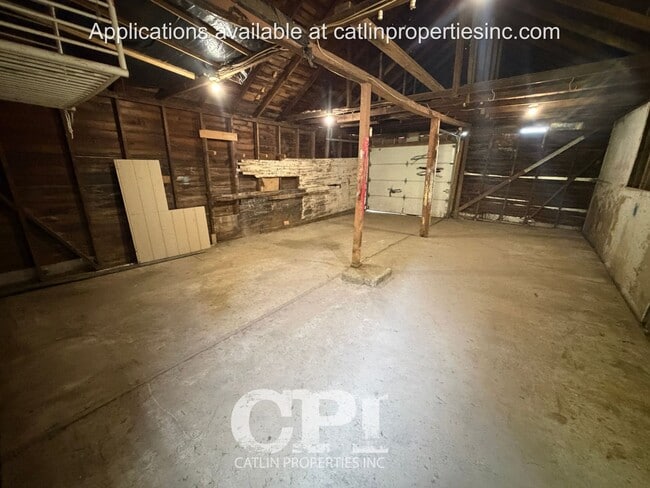 Building Photo - 320 21st Ave