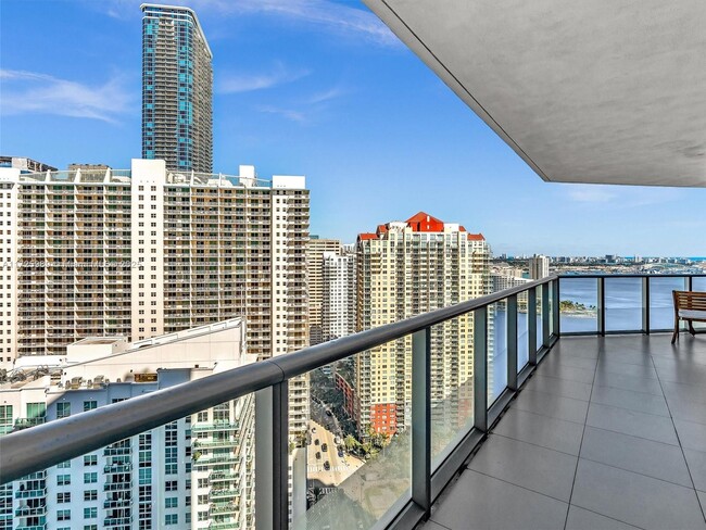 Building Photo - 1300 Brickell Bay Dr