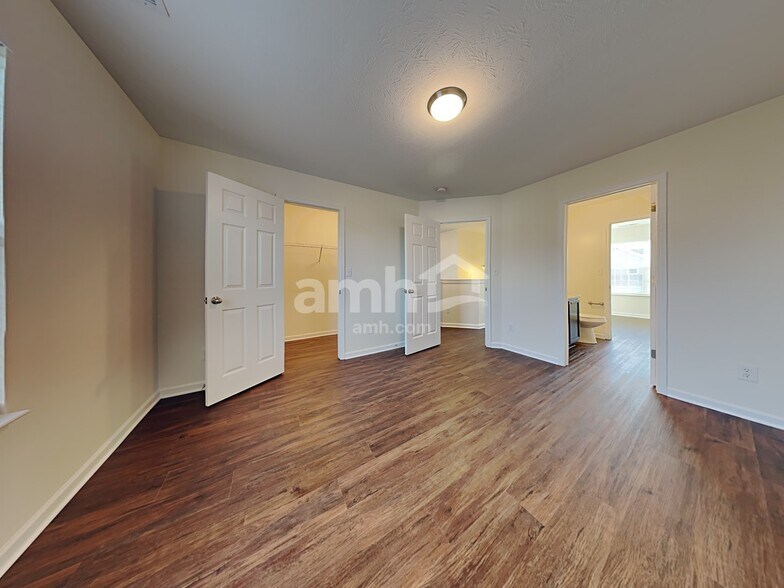 Building Photo - 906 Northwich Ave