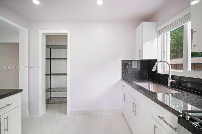 Building Photo - 2456 Jackson St