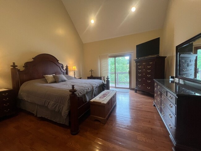 Building Photo - * River Views - Downtown Morgantown - 3 Be...