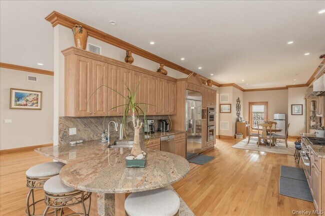 Building Photo - 672 Dune Rd