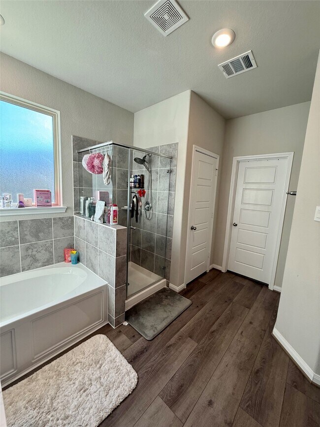 Building Photo - 15402 Sailpoint Ln