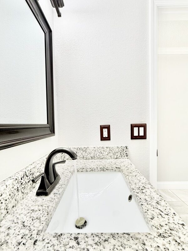 Building Photo - 200 Country Club Dr