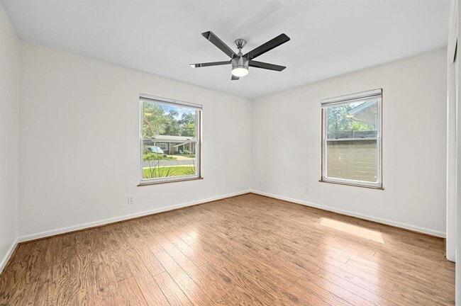 Building Photo - 1607 Glencrest Dr