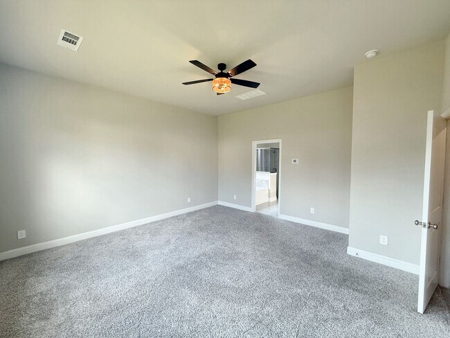 Building Photo - Gorgeous 4-Bedroom Home in Woodbridge Esta...