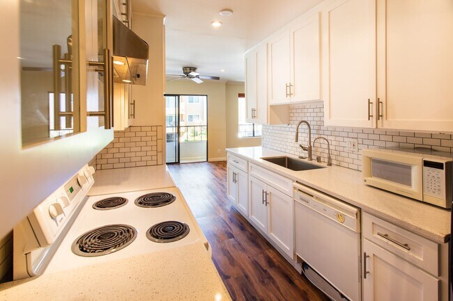 Building Photo - West Hollywood condo