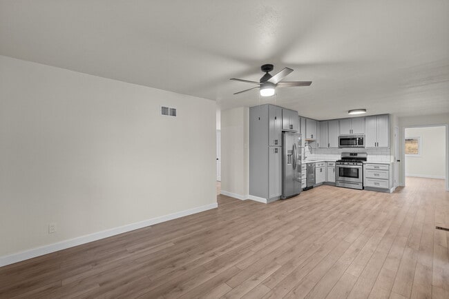 Building Photo - 2410 Bruno Ave