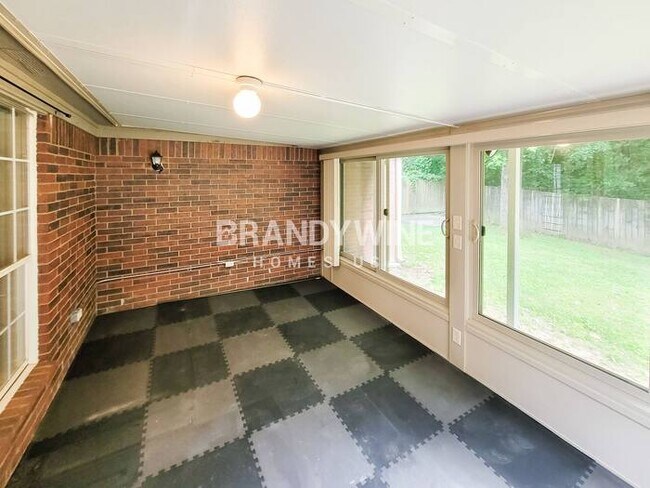 Building Photo - 5597 Blackburg Dr