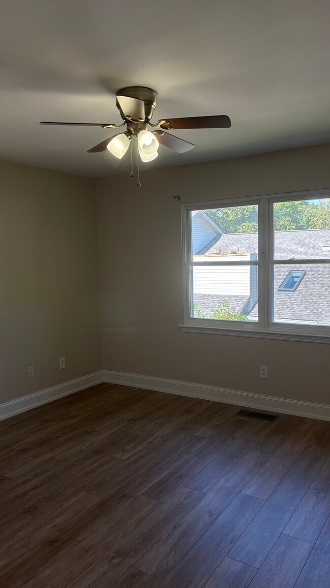 Building Photo - 2213 Emery Ln