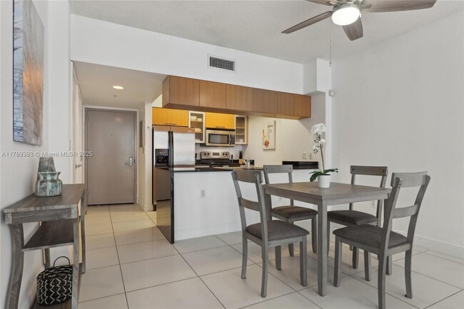 Building Photo - 1750 N Bayshore Dr