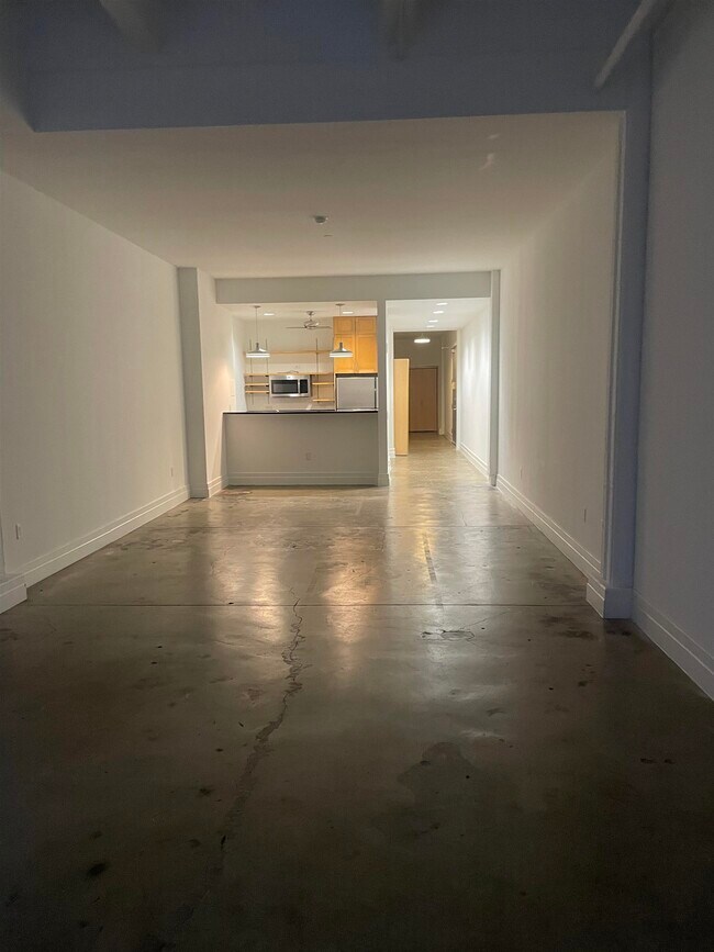 Building Photo - 150 Bay St