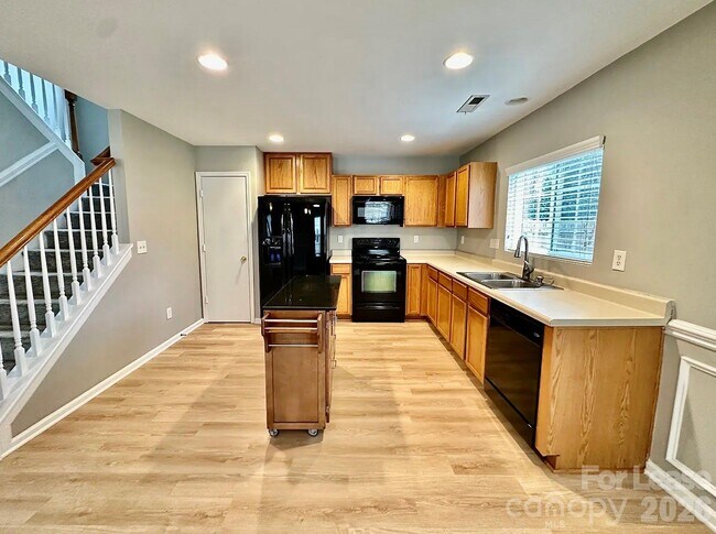 Building Photo - 551 Tribune Dr