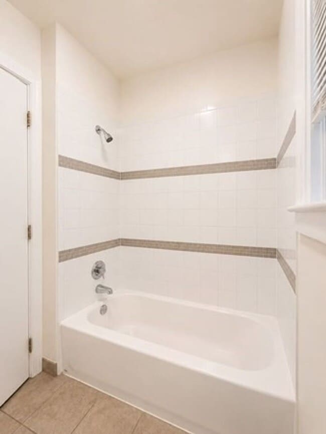 Building Photo - 128 Shawmut St