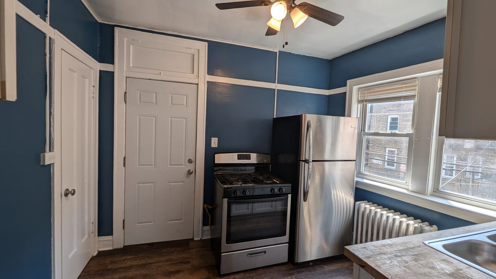 Building Photo - 7416 N Rogers Ave