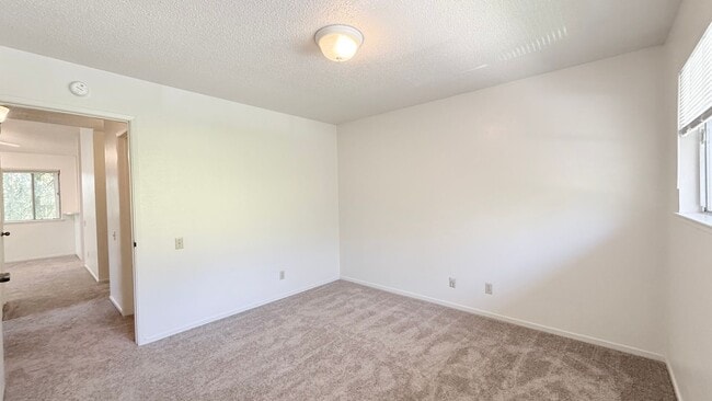 Building Photo - 929 Dewing Ave
