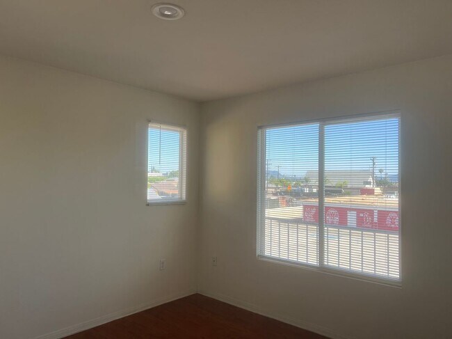 Building Photo - 12038 Ratner St